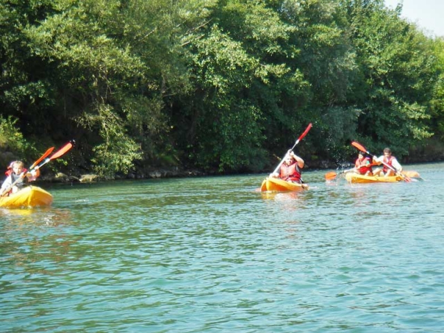  Enjoy Canoes 